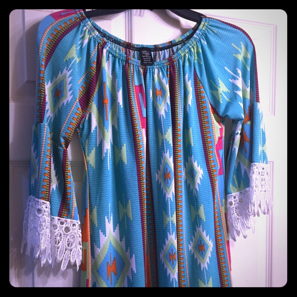 •S-M half sleeve lace tunic•
